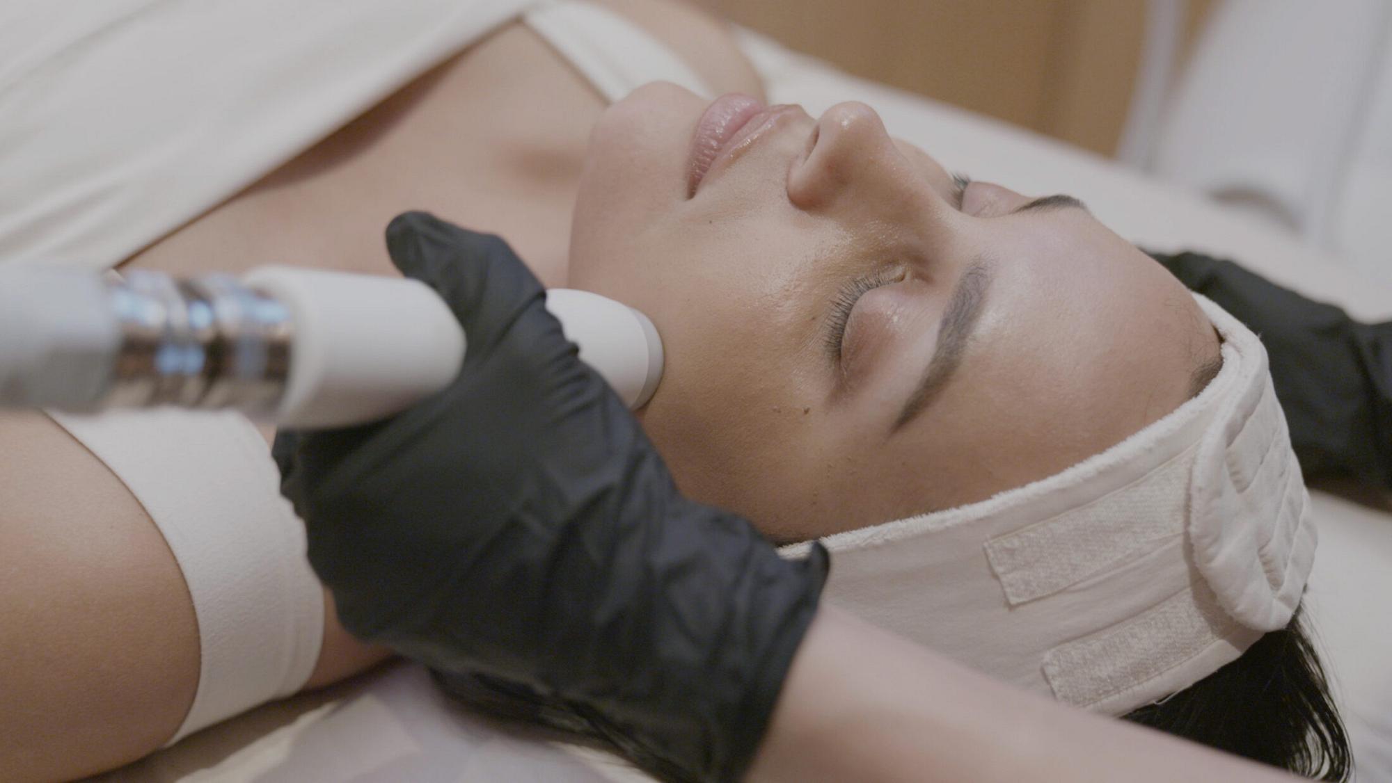 Guest receiving a T-Shape 2 facial at iCRYO Clifton Park